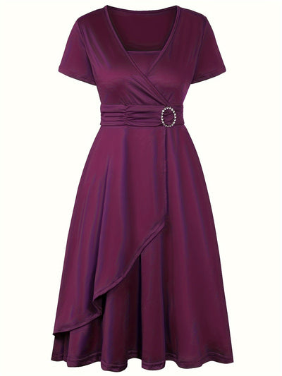 Stilvolles Baumwollkleid mit schmaler Passform, asymmetrischem Saum und Bindegürtel für Damen | Ideal für den Sommer