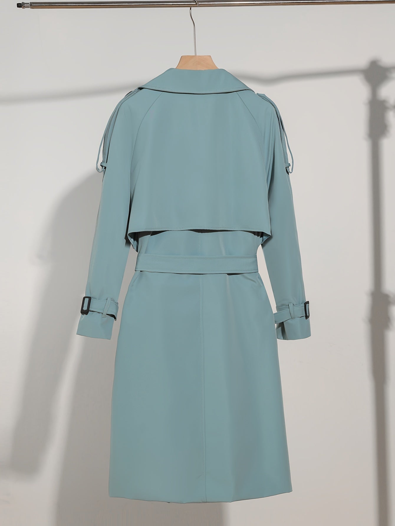 Latina | Damen Langer Doppelknopf-Trenchcoat mit Taillengürtel – Elegante Passform