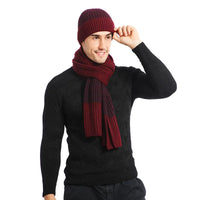 Strickset mit Wollmütze, Handschuhen und Schal in Bordeaux