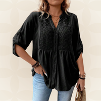 RENATE – Bluse Mit V Ausschnitt Und Knöpfen in Schwarz