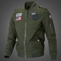 Herren Bomberjacke mit Patch-Applikationen und Ärmeltasche in Grün