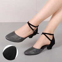 Carrie - Glänzende Damensandalen in Schwarz / Strukturiert