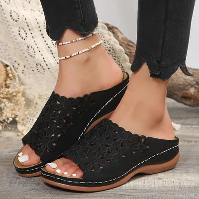 Esseny | Anmutige Sandalen mit Keilabsatz und Blumenmuster