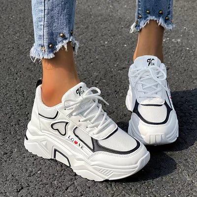 Stilvolle Sneaker mit Herzmuster auf Plateau-Sohle für Damen| Ideal für Outdoor-Aktivitäten