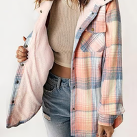 Amira-Karierte Kapuzenjacke – Lässiger Herbst-Look in Rosa