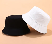 Wendbarer Bucket Hat für den Sommer mit zwei Styles in einem in Weiß