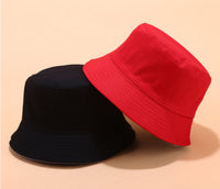 Wendbarer Bucket Hat für den Sommer mit zwei Styles in einem in Rot