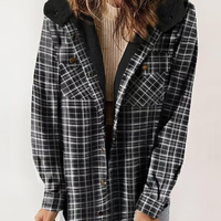 Amira-Karierte Kapuzenjacke – Lässiger Herbst-Look in Schwarz
