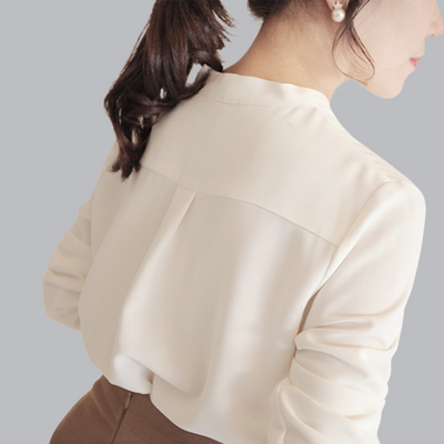 Gunhild™ | Satinbluse mit V-Ausschnitt