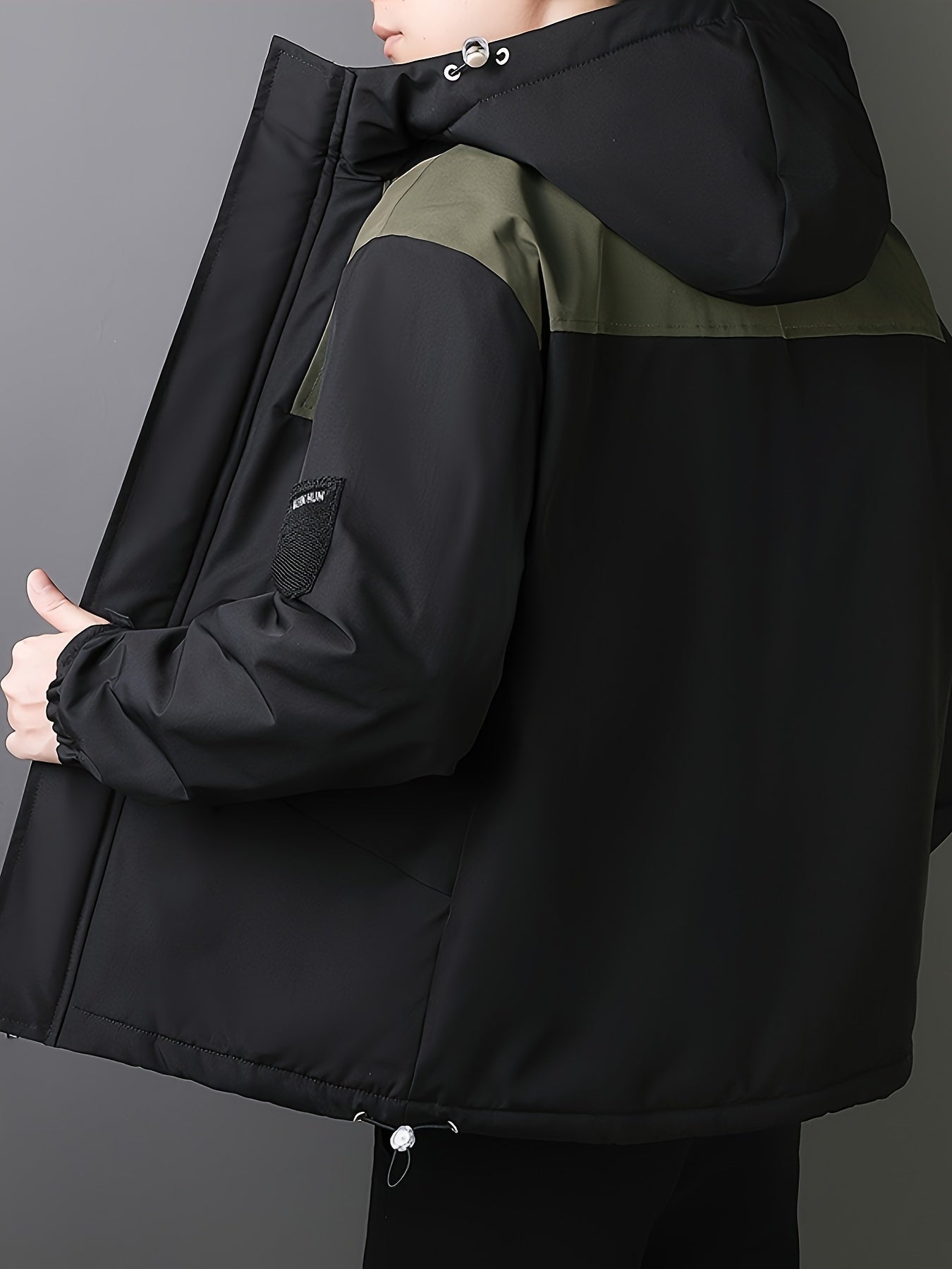 Lässige schwarze Baumwoll-Windjacke mit Kapuze für Herren | Ideal für den Winter