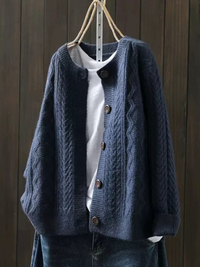 THE LORENZA | STRICKJACKE MIT ZOPFMUSTER in Marineblau
