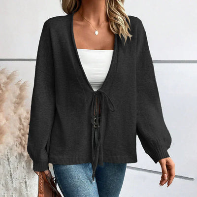 Lilith | Einfarbiger Pullover mit V-Ausschnitt und langen Ärmeln
