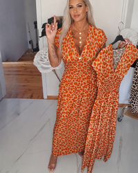Dyshelle - Stilvolles Boho-Kleid mit V-Ausschnitt in Orange