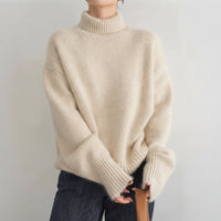 Lea - Modischer Damen-Pullover mit Rollkragen in Beige