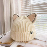 Gestrickte Wintermütze mit Katzenohren von PurrWarm in Beige