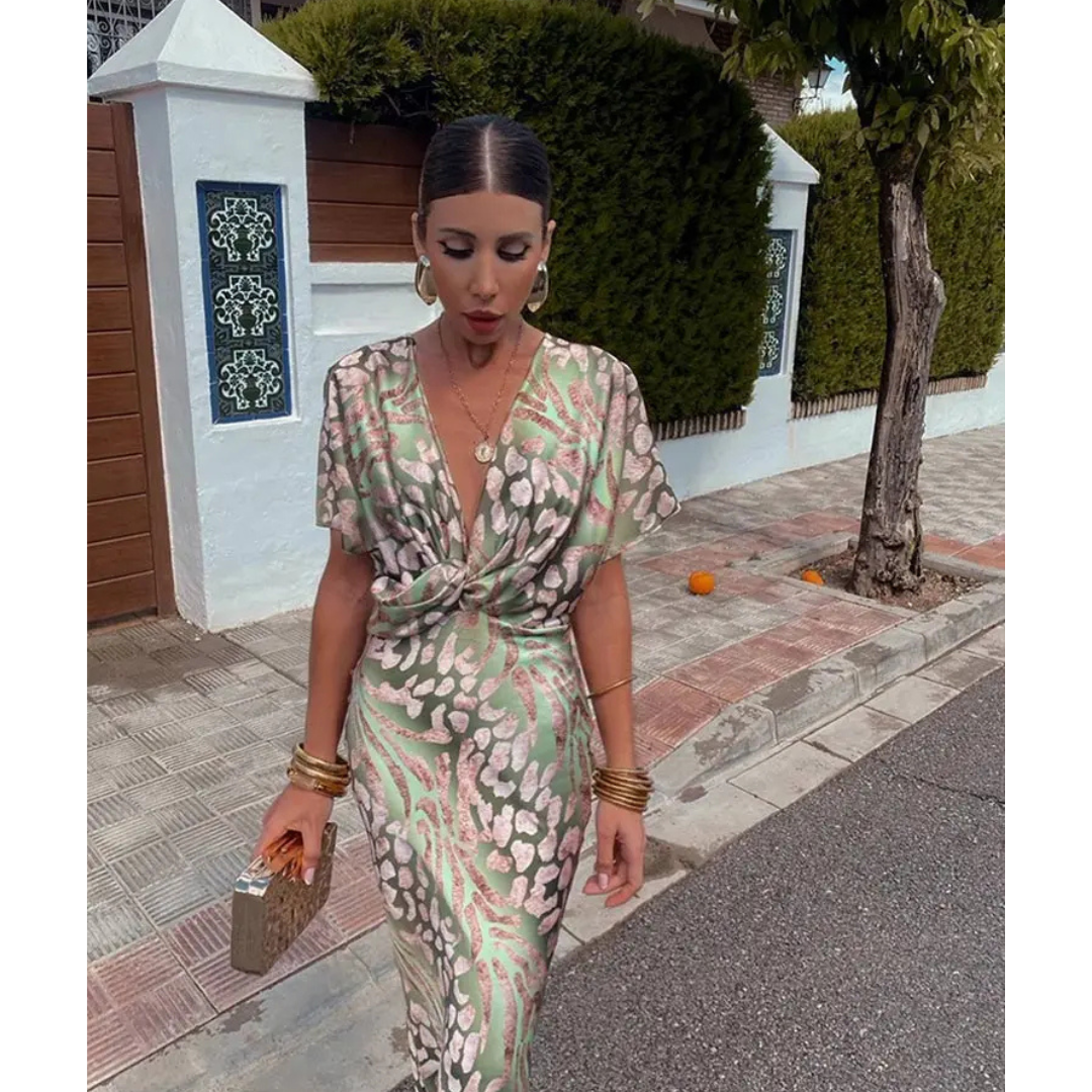 Julia | Festliches Damenkleid mit V-Ausschnitt in Grün – Elegant & Vielseitig