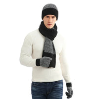 Strickset mit Wollmütze, Handschuhen und Schal in Schwarz