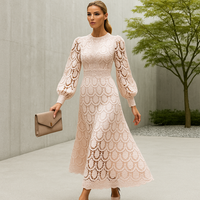 Alisha - Damen Spitzenabendkleid mit elegantem Design in Aprikose