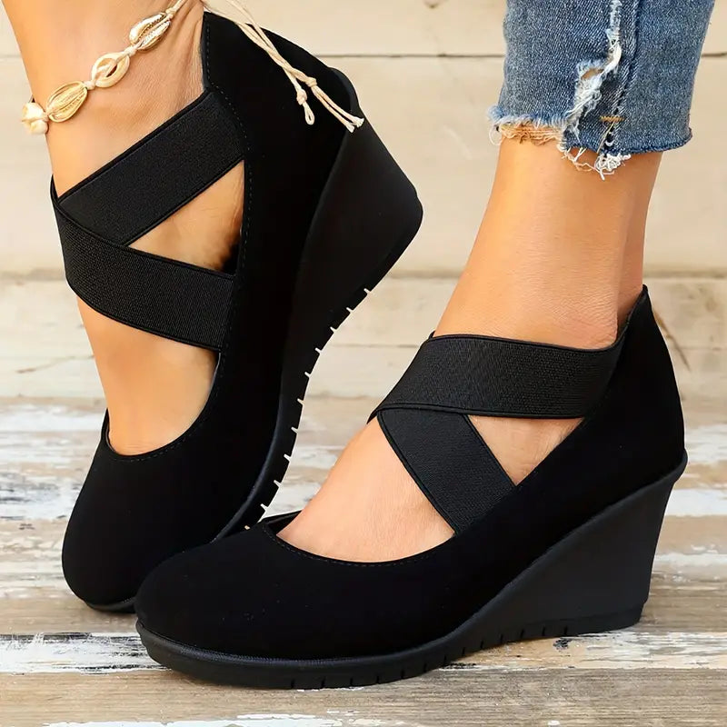 Manimo | Schwarze lässige Keilschuhe mit elastischem Riemen