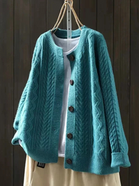THE LORENZA | STRICKJACKE MIT ZOPFMUSTER in Blau