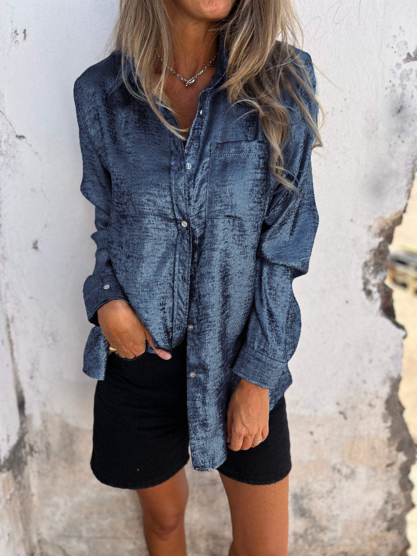 Metallene Damenbluse mit Kragen