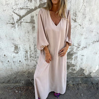 Delilah - Maxikleid in Aprikose (Fast ausverkauft)