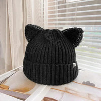 Gestrickte Wintermütze mit Katzenohren von PurrWarm in Schwarz