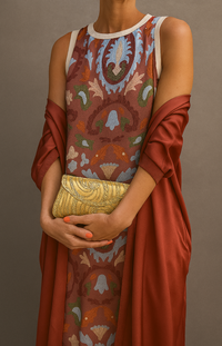 CORVALISSE - Elegantes Maxikleid mit passendem Schal in Braun