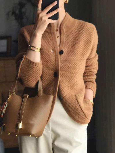 Hannah | Stilvolle Strickjacke mit hohem Kragen