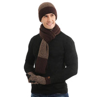 Strickset mit Wollmütze, Handschuhen und Schal in Kastanienbraun