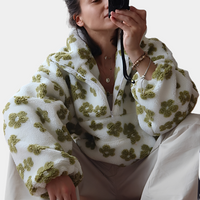 Elizabeth - Stylischer Pullover mit Blumendekoration in Weiß
