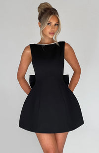 Madeleine | Damen Elegantes Mini Hochzeitsgast Kleid mit Schleife in Schwarz