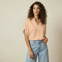 Nathalie | Damen Kurzarm Bluse V-Ausschnitt Gerader Schnitt Elegant in Rosa