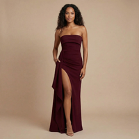 Amy - Strapless Raffung Bodycon Maxikleid mit hohem Schlitz in Dunkelrot