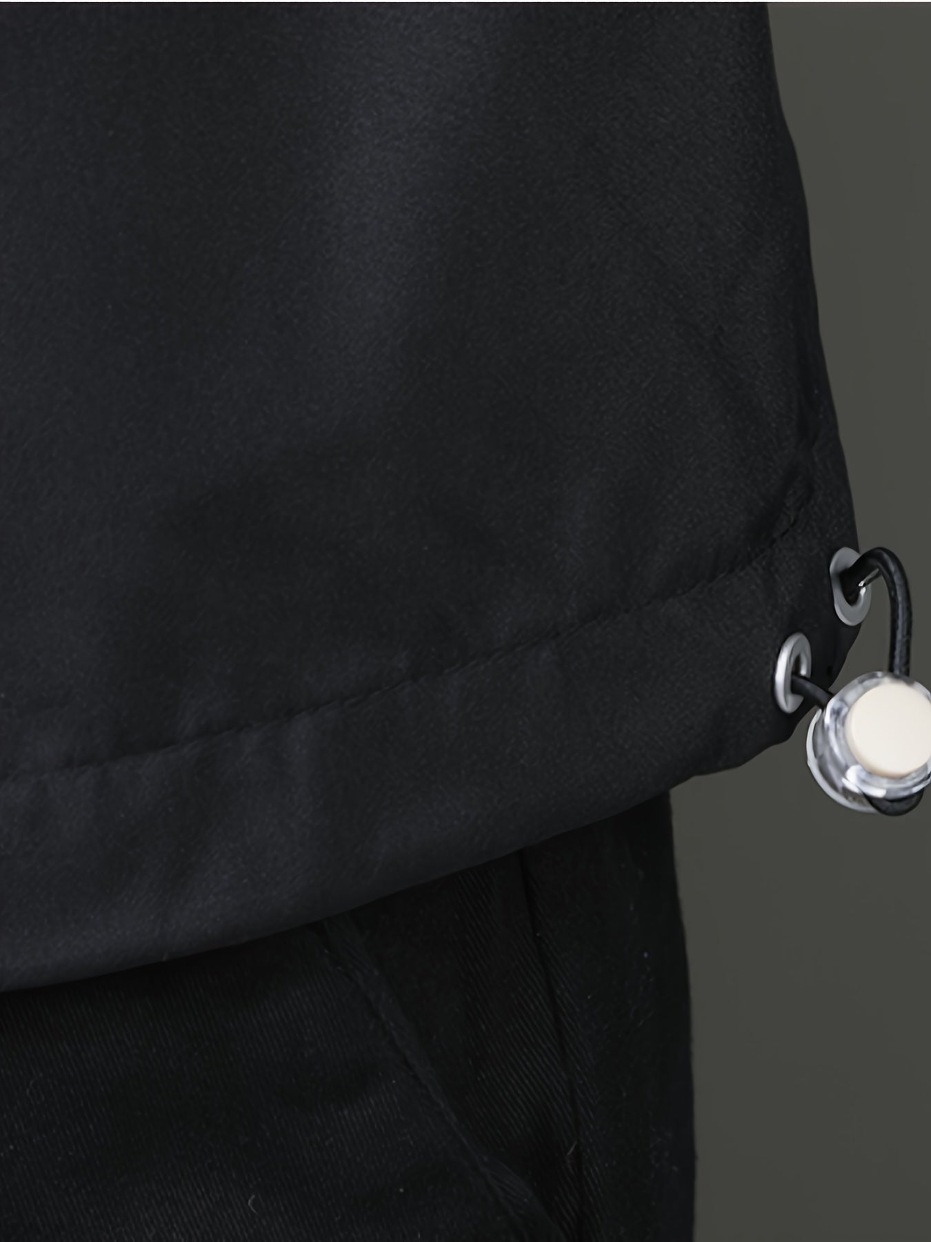 Lässige schwarze Baumwoll-Windjacke mit Kapuze für Herren | Ideal für den Winter