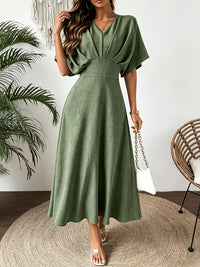 Damen Midikleid mit V-Ausschnitt in Grun