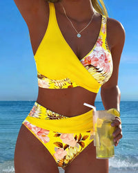 Bikini mit Blumenmuster, markantem Kontrast und verführerischem Seitenschlitz in Gelb