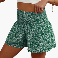 Kurze Damenhose mit hoher Taille und Rüschen, lässiger Blumenstil für den Sommer in Grün