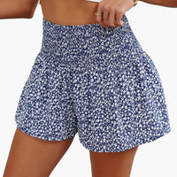 Kurze Damenhose mit hoher Taille und Rüschen, lässiger Blumenstil für den Sommer in Blau