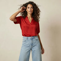 Nathalie | Damen Kurzarm Bluse V-Ausschnitt Gerader Schnitt Elegant in Rot