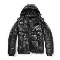 Yazmin - Eine dicke, glänzende Damenjacke mit Kapuze in Schwarz