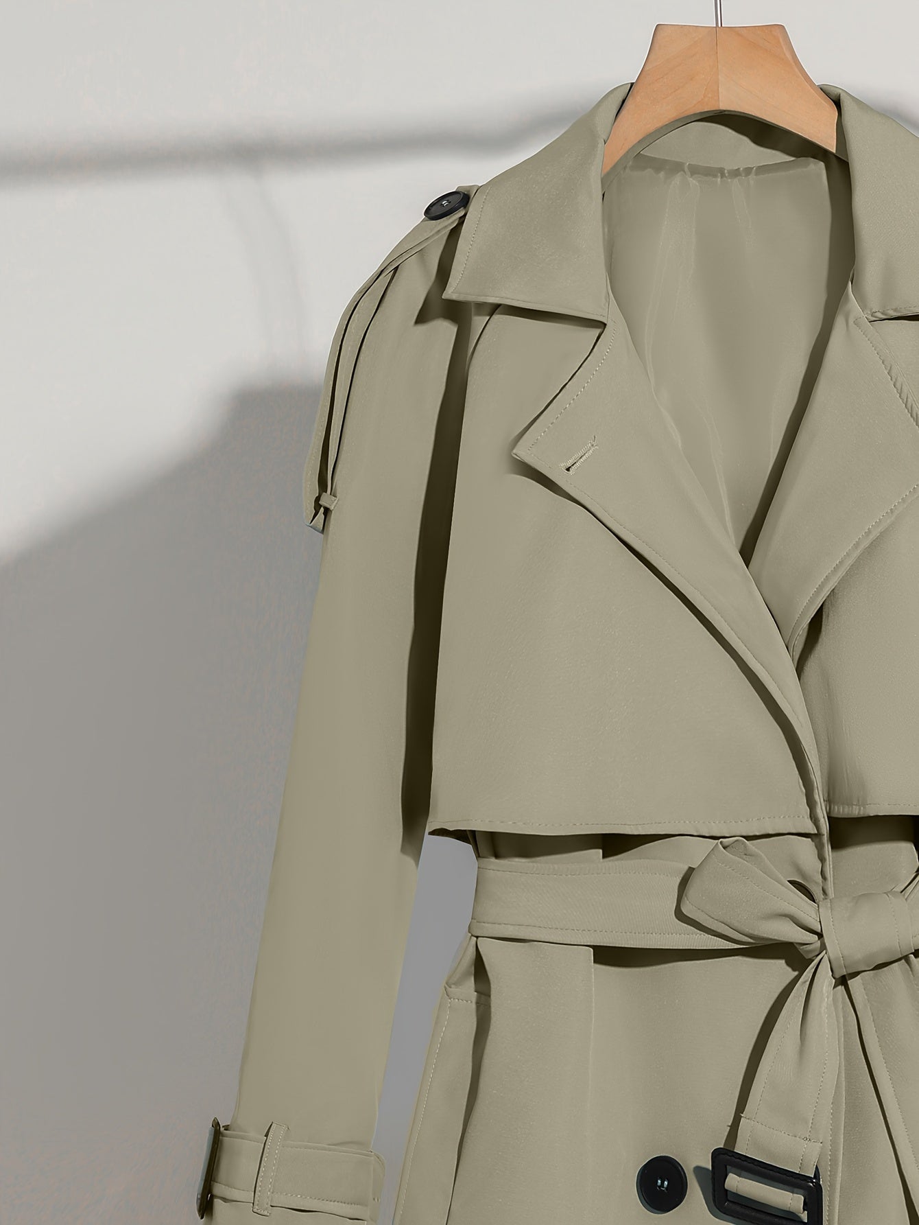 Latina | Damen Langer Doppelknopf-Trenchcoat mit Taillengürtel – Elegante Passform