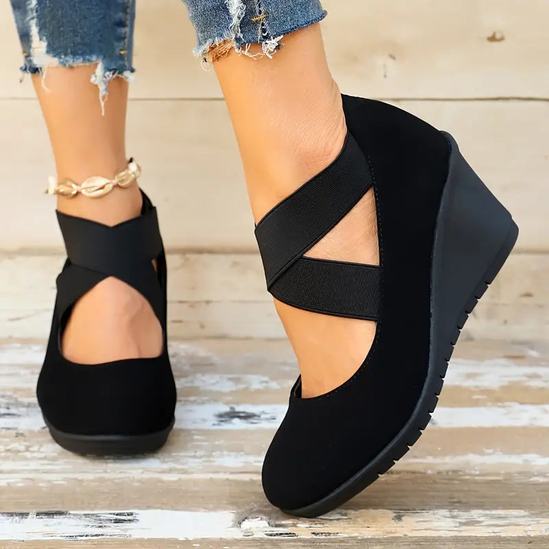 Manimo | Schwarze lässige Keilschuhe mit elastischem Riemen