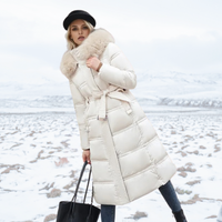 Jacqueline - Elegante Winterjacke für Damen in Weiß mit beigem Kragen