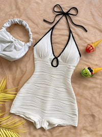 Damen Badeanzug mit Halterneck und Wellenmuster – Eleganter Vintage-Stil für Strand und Pool in Weiß