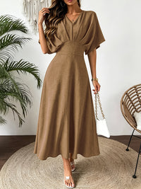 Damen Midikleid mit V-Ausschnitt in Kamel