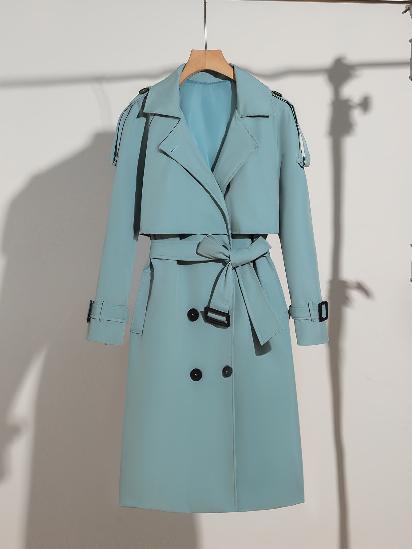 Latina | Damen Langer Doppelknopf-Trenchcoat mit Taillengürtel – Elegante Passform