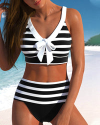 Calya | Gestreifter Bikini mit hohem Bund – Figurschmeichelnde Retro-Bademode in Schwarz