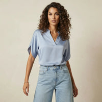 Nathalie | Damen Kurzarm Bluse V-Ausschnitt Gerader Schnitt Elegant in Blau