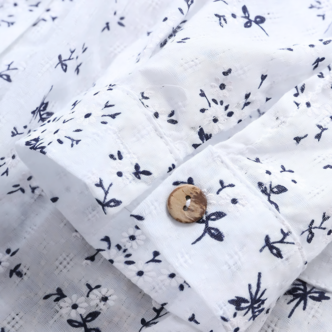 Mila – Die Bluse für romantische Leichtigkeit und feminine Eleganz